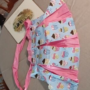 Apron cupcakes design